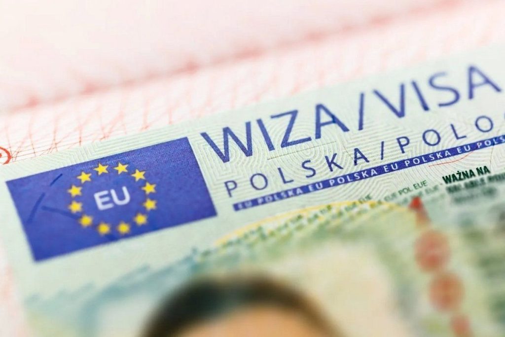 Everything Polish Citizens Need to Know About Obtaining a Canada Visa